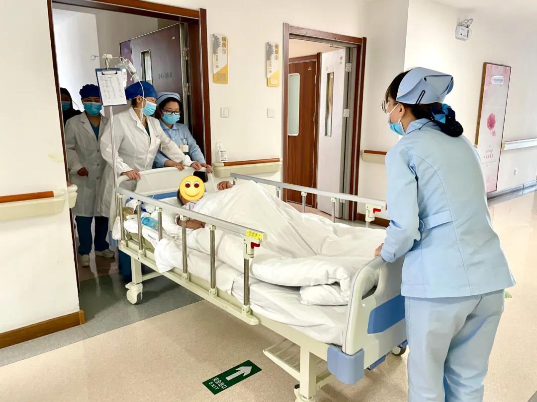 杏林春暖 ▏女子患病3年肚子大如孕妇 医生成功取出12斤巨大肿瘤(图3) 杏林春暖 ▏女子患病3年肚子大如孕妇 医生成功取出12斤巨大肿瘤(图3)