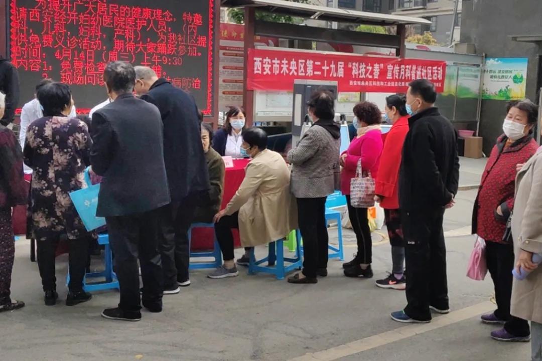 “医”路有我 ▏服务群众办实事 专家义诊进社区(图6) “医”路有我 ▏服务群众办实事 专家义诊进社区(图6)