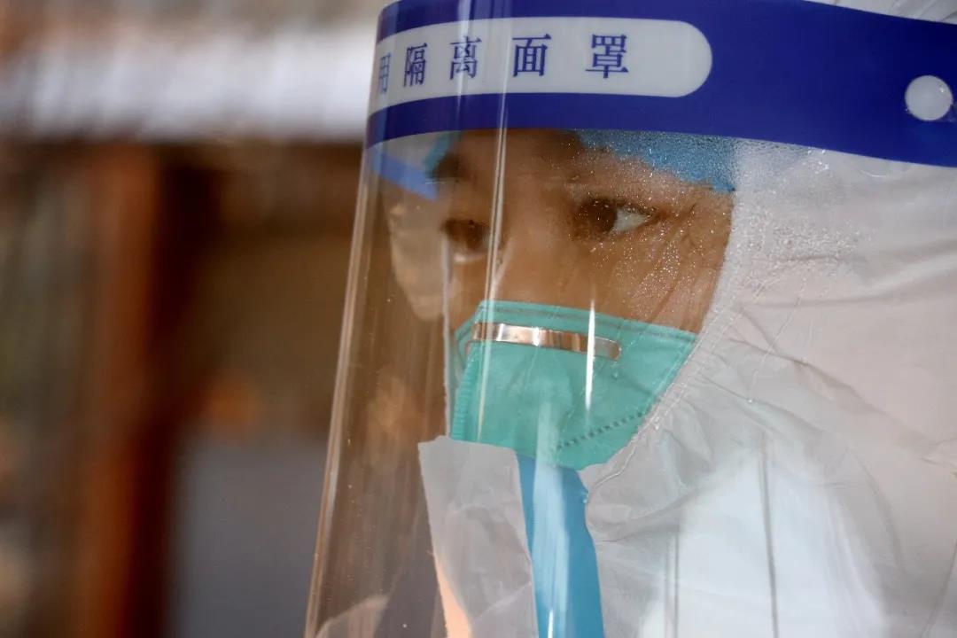 弘扬抗疫精神 点赞抗疫英雄 ▏西安经开妇幼医院组建核酸采样队参与疫情防控(图4) 弘扬抗疫精神 点赞抗疫英雄 ▏西安经开妇幼医院组建核酸采样队参与疫情防控(图4)