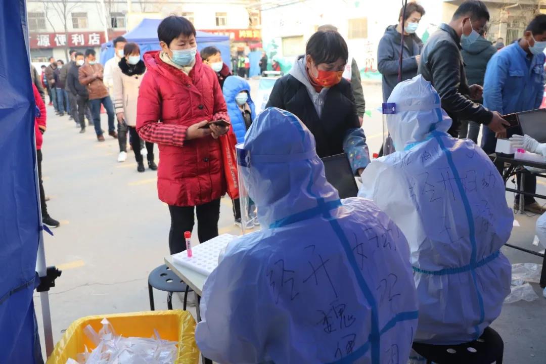 弘扬抗疫精神 点赞抗疫英雄 ▏西安经开妇幼医院组建核酸采样队参与疫情防控(图18) 弘扬抗疫精神 点赞抗疫英雄 ▏西安经开妇幼医院组建核酸采样队参与疫情防控(图18)