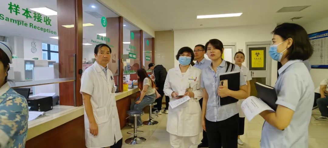 强化质量服务意识 提升医院服务水准——我院开展服务质量全方位专项大检查(图5) 强化质量服务意识 提升医院服务水准——我院开展服务质量全方位专项大检查(图5)