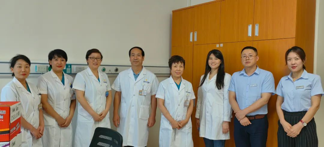 我院领导班子慰问一线医护人员(图1) 我院领导班子慰问一线医护人员(图1)