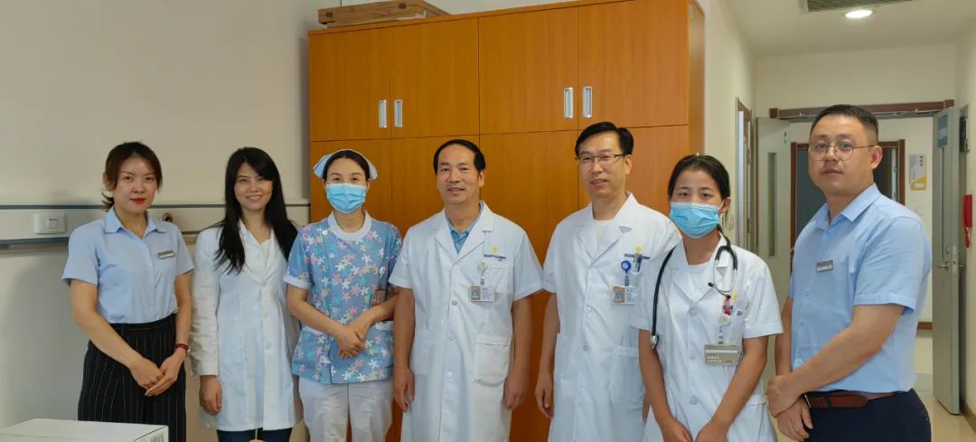 我院领导班子慰问一线医护人员(图5) 我院领导班子慰问一线医护人员(图5)