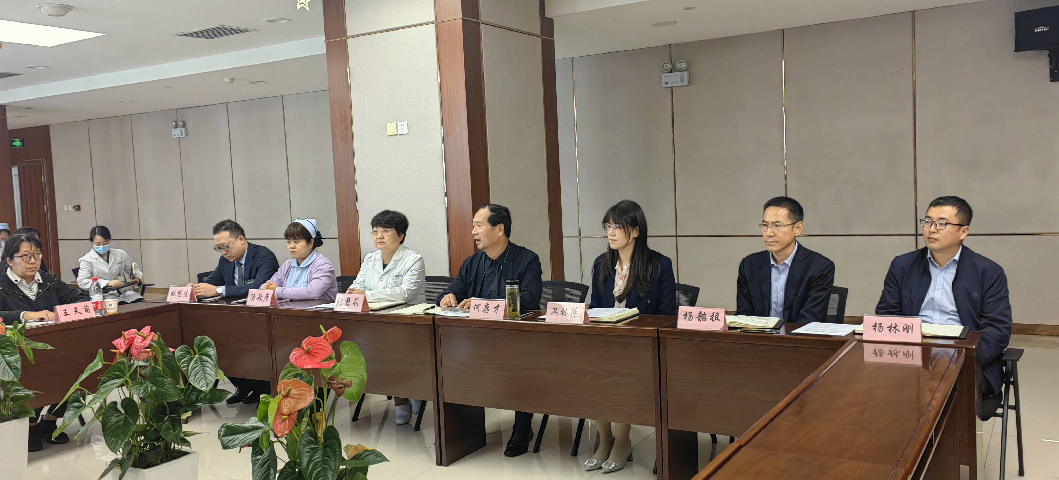 西安市卫健委组织专家组莅临我院开展2023年度医疗质量与安全管理综合大检查(图6)