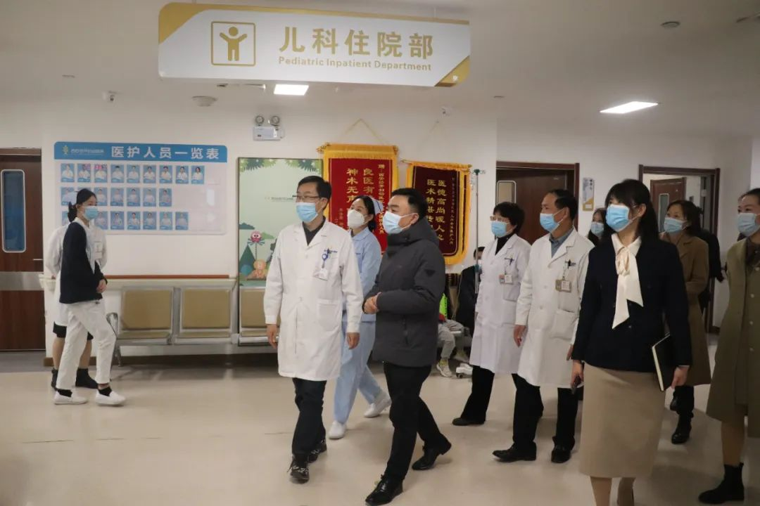 未央区卫生健康局领导来我院慰问儿科医护人员(图4)